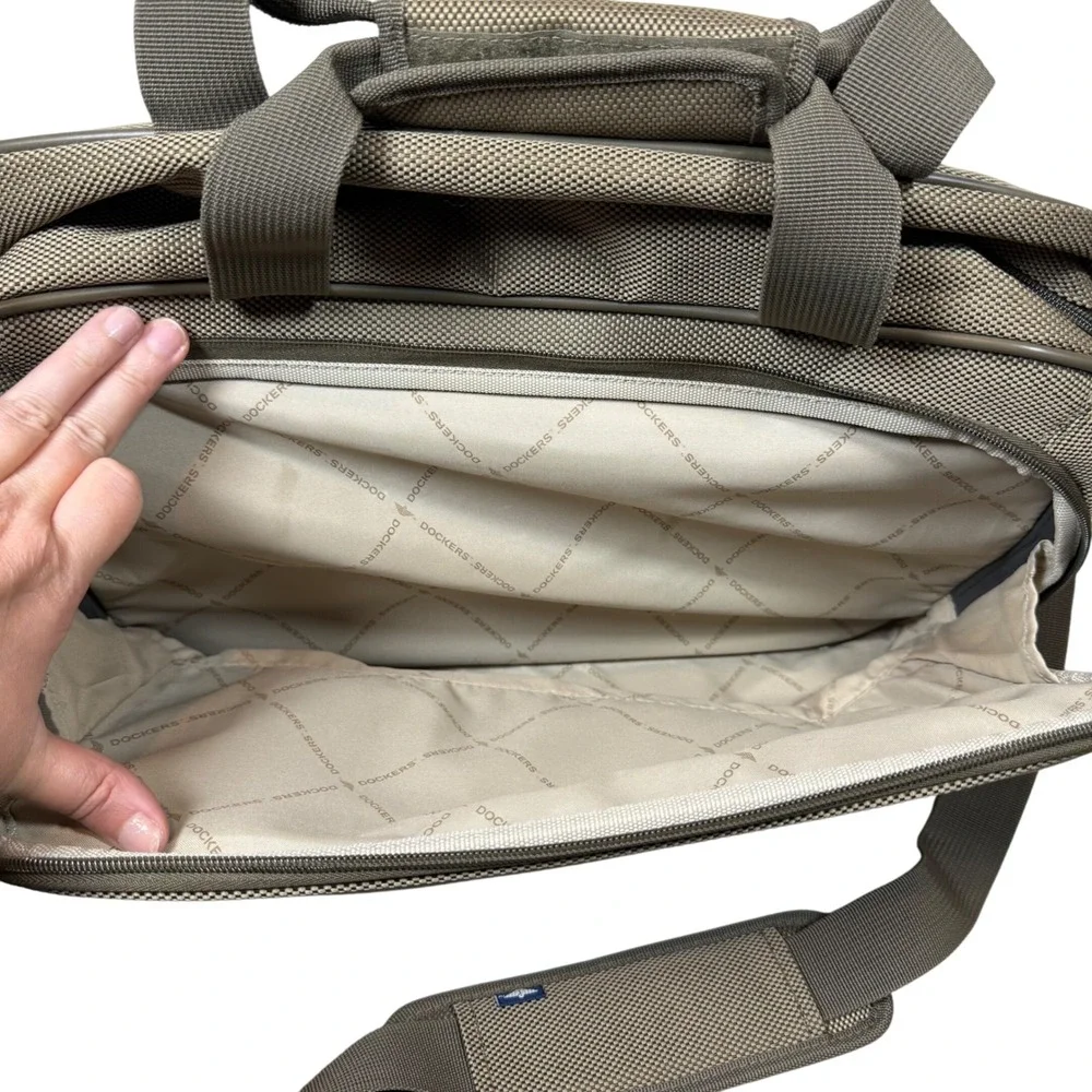 Dockers Travel Duffel Bag Weekender‎ Carry On Luggage Khaki Green Carryall Bag